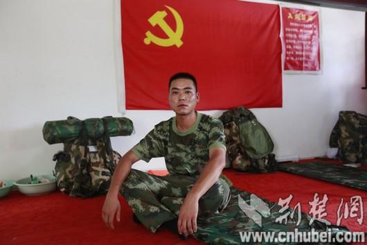 王军杰打完针后又回到了驻地.jpg 王军杰打完针后又回到了驻地.jpg